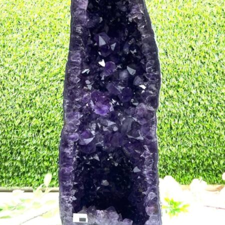 Amethyst Geode – Stone of Peace, Intuition & Spiritual Healing